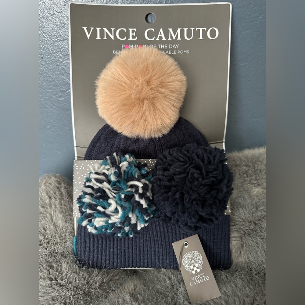 Vince Camuto Beanie with interchangeable Pom poms